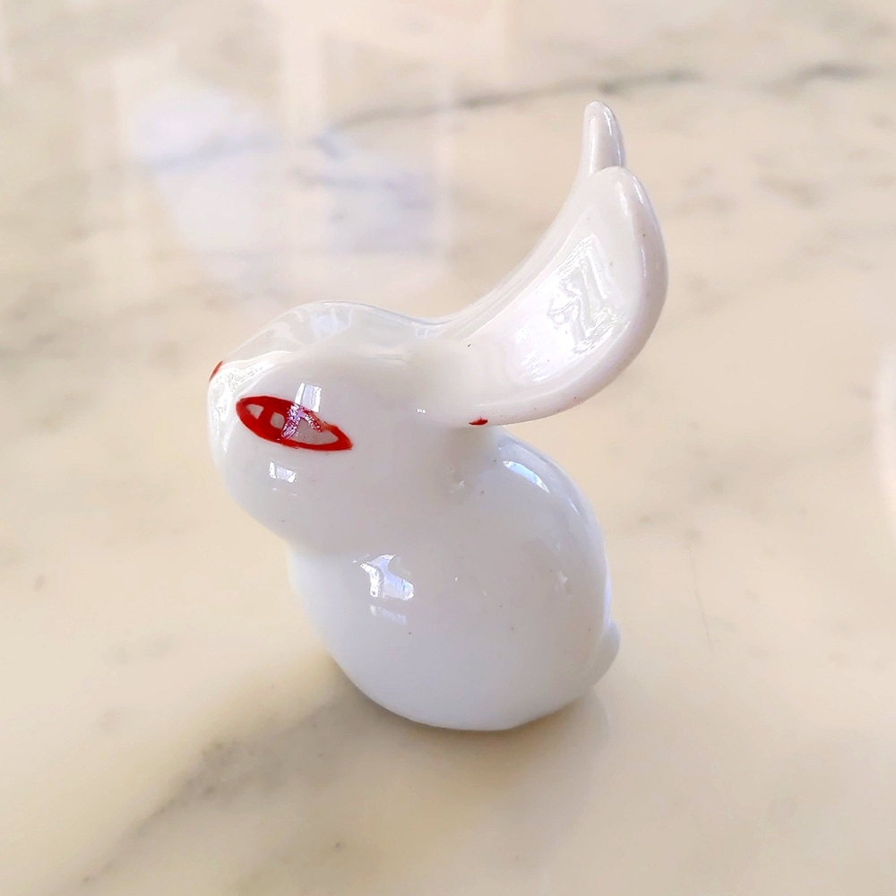 NWOT. Vintage Handmade Porcelain Ceramic Rabbit.